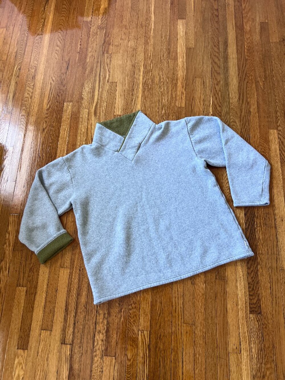 SOU･SOU Grey & Green Japanese-Made V-Neck Cowl Neck Sweatshirt - Large / Medium